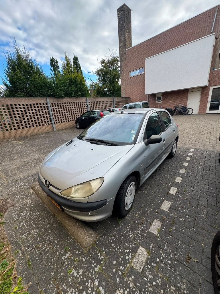 Peugeot 206 5-deurs 141.843 km opknapper – koppakking defect, Voorwielaandrijving, Stof, Radio, Handgeschakeld