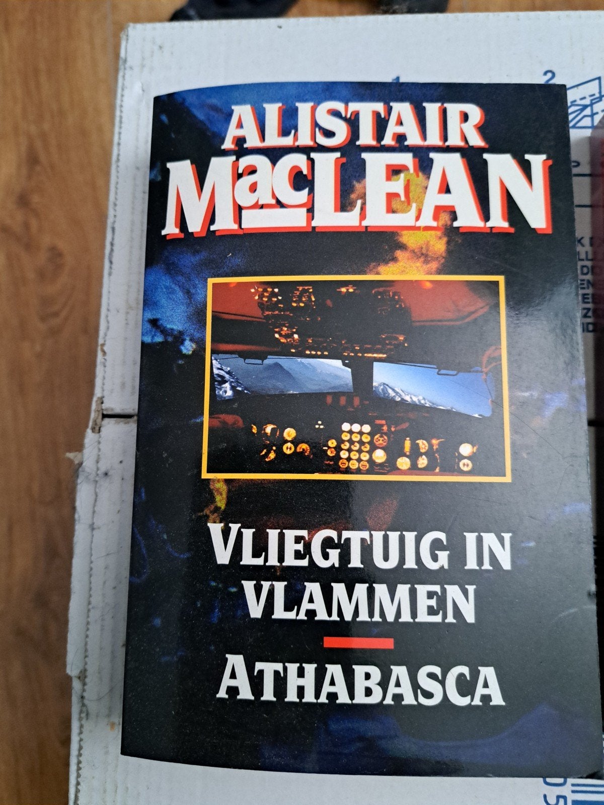 Alistair MacLean boeken, 3 van 2 delen en 6 losse pockets, Ophalen of Verzenden, Zo goed als nieuw, Alistair MacLean