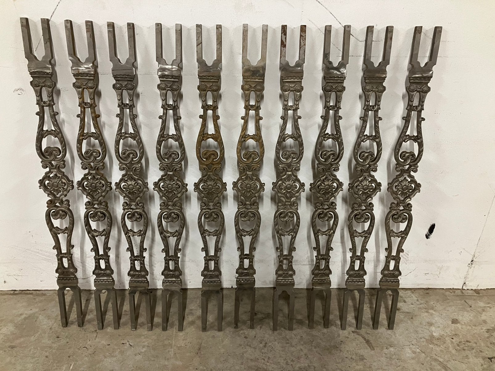 10 zware Gietijzeren spijl ornamenten balustrade trapspijlen, Ophalen
