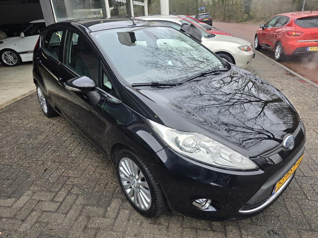 Ford Fiesta 1.25 Titanium | NW APK | 12MND GARANTIE | AIRCO, Voorwielaandrijving, Stof, 1242 cc, 82 pk