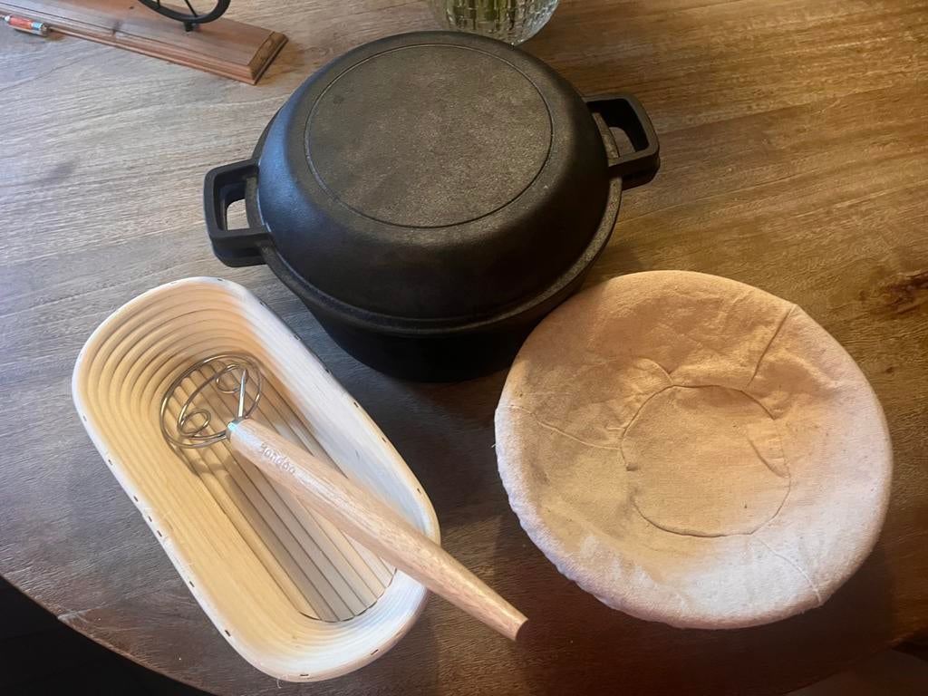 Gietijzerenpan , rijsmandjes en deeghaak, Ophalen, Gietijzer, Overige typen, Zo goed als nieuw