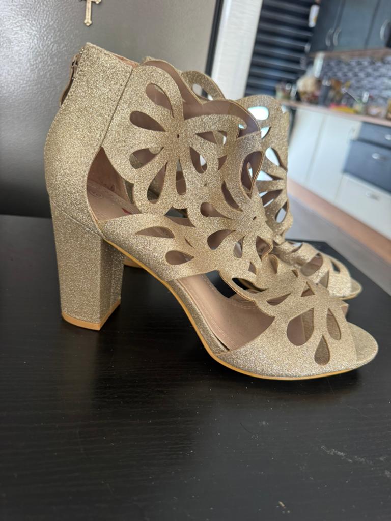 Gouden glitter hakken, Schoenen met lage hakken, Overige kleuren, Ophalen of Verzenden, Gedragen