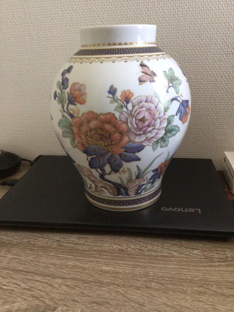 Prachtige vaas van Kaiser porselein., Ophalen