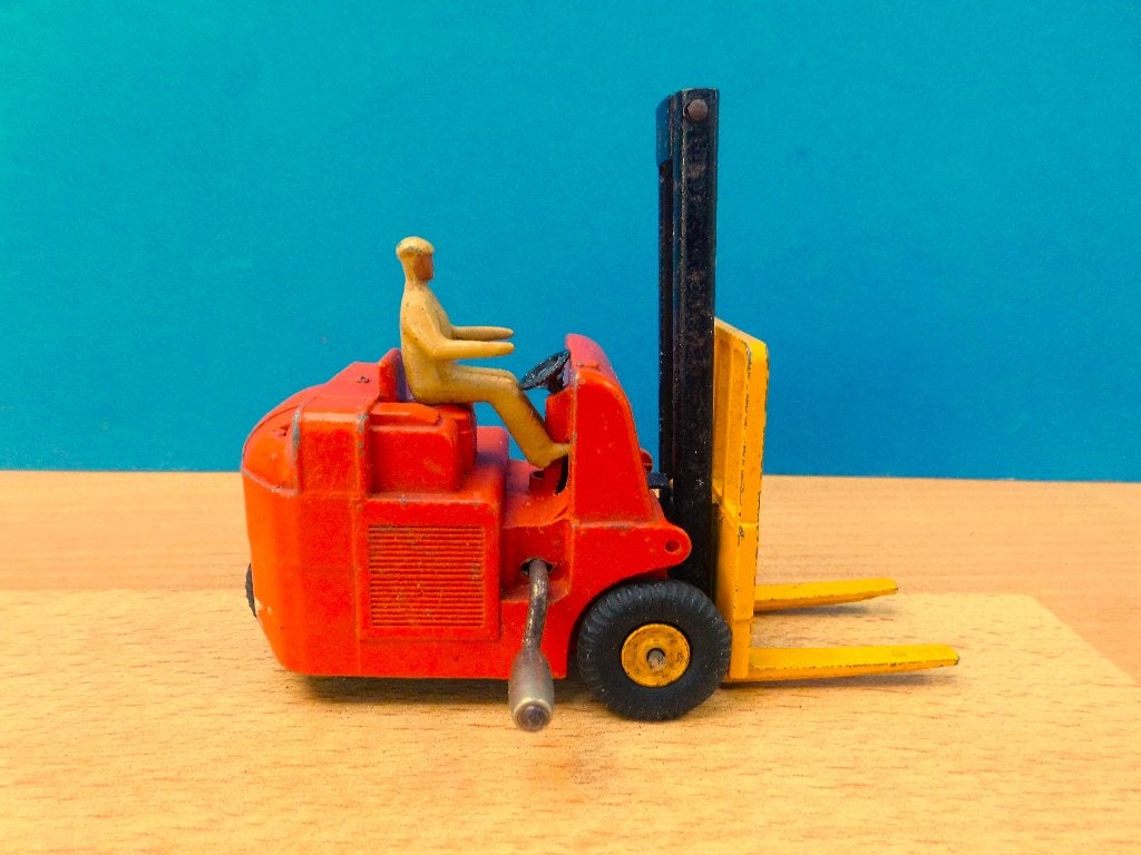 Dinky Toys Frankrijk No. 597 vorkheftruck gele wielen + vork, Ophalen of Verzenden, Zo goed als nieuw, Overige typen, Dinky Toys
