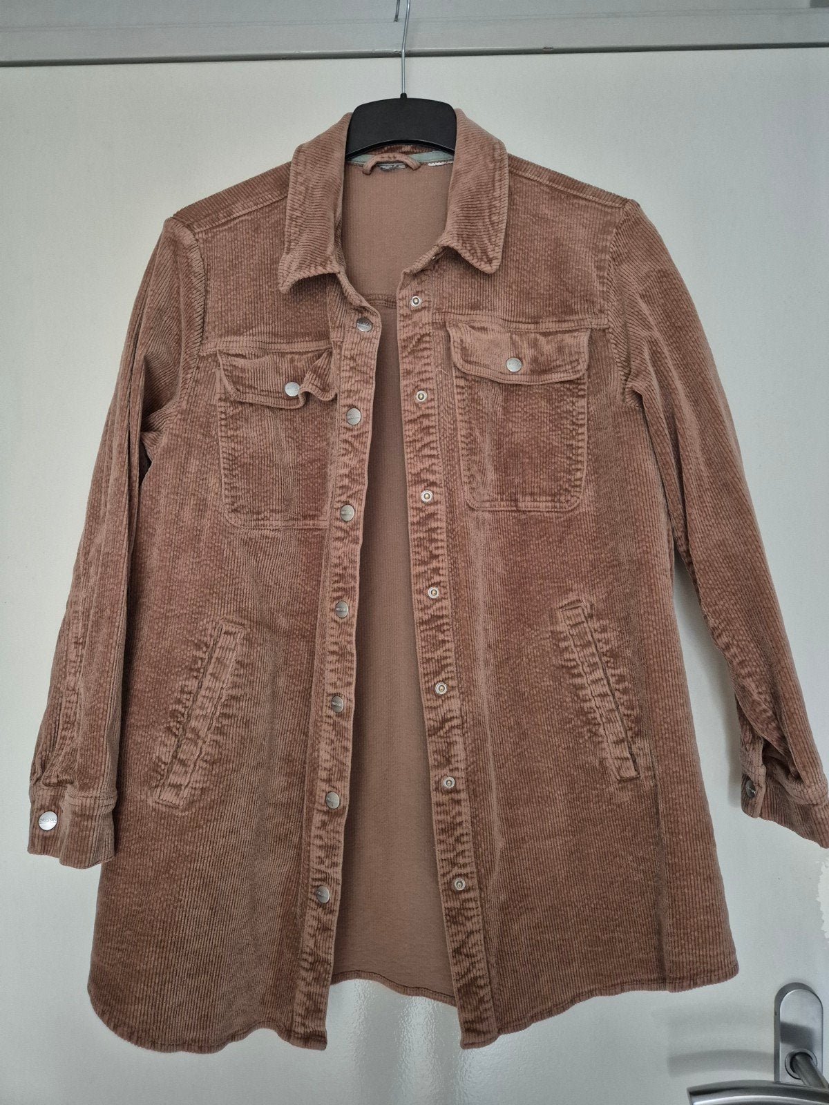Set Corduroy overhemden (bruin en mintgroen) - Maat L, Ophalen, Zo goed als nieuw, Maat 42/44 (L), Bruin