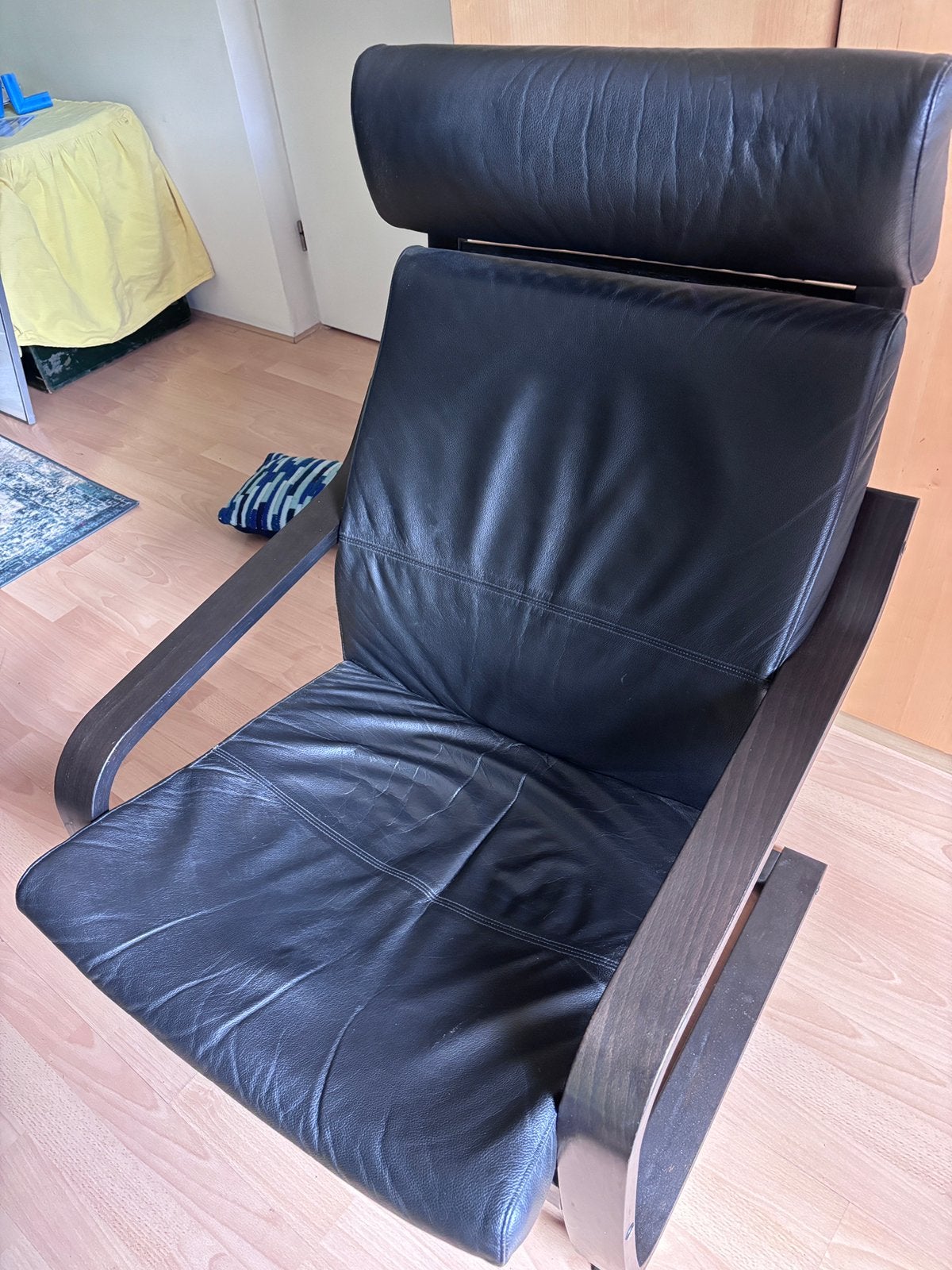 Poäng stoel zwart leren bekleding, Ophalen, 75 tot 100 cm, Zo goed als nieuw, Modern