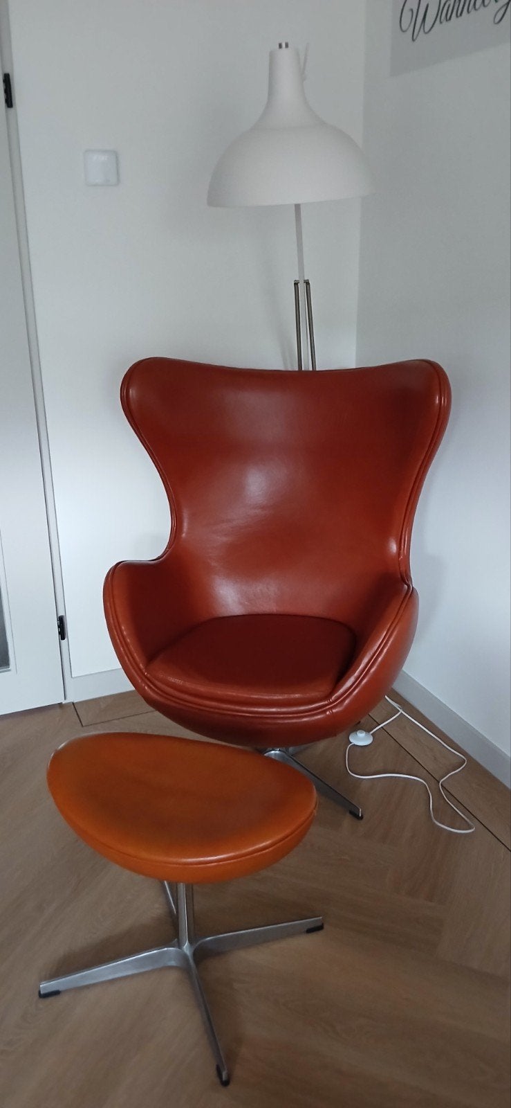 Fritz Hansen Egg Chair replica Cognac Leer + event. Ottoman, Huis en Inrichting, Fauteuils, Ophalen, Zo goed als nieuw, 50 tot 75 cm