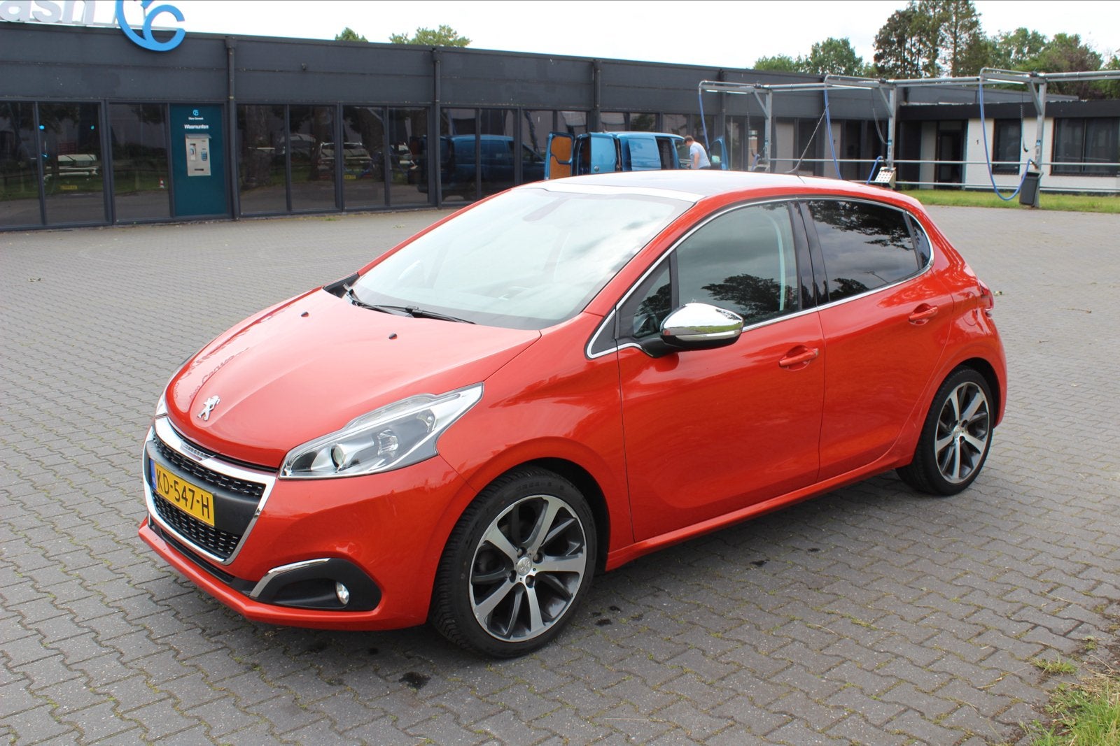 Peugeot 208 1.2 VTI 81KW/110PK 5-D 2016 | Allure | Panorama, Auto's, Voorwielaandrijving, Stof, 40 €/maand, 23 km/l