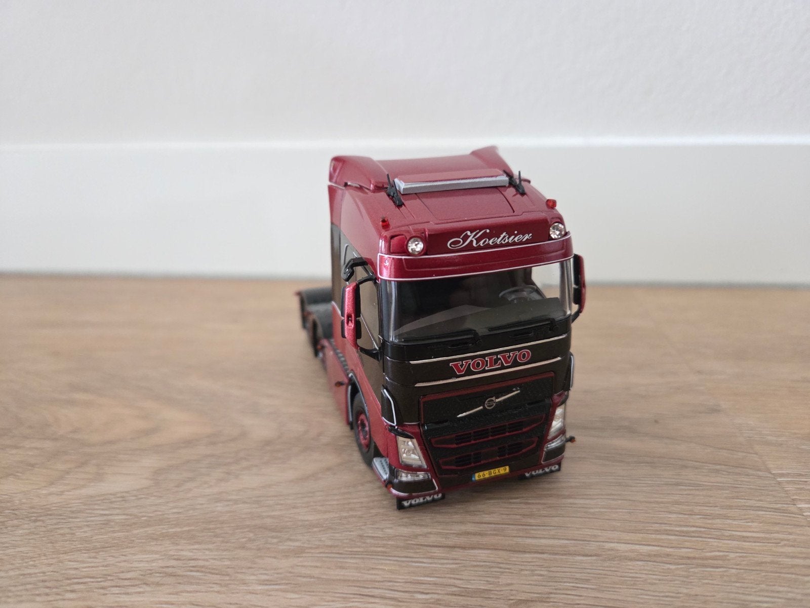 WSI Volvo FH4 Globetrotter Arjan Koetsier, Ophalen of Verzenden, Zo goed als nieuw, Bus of Vrachtwagen, Wsi
