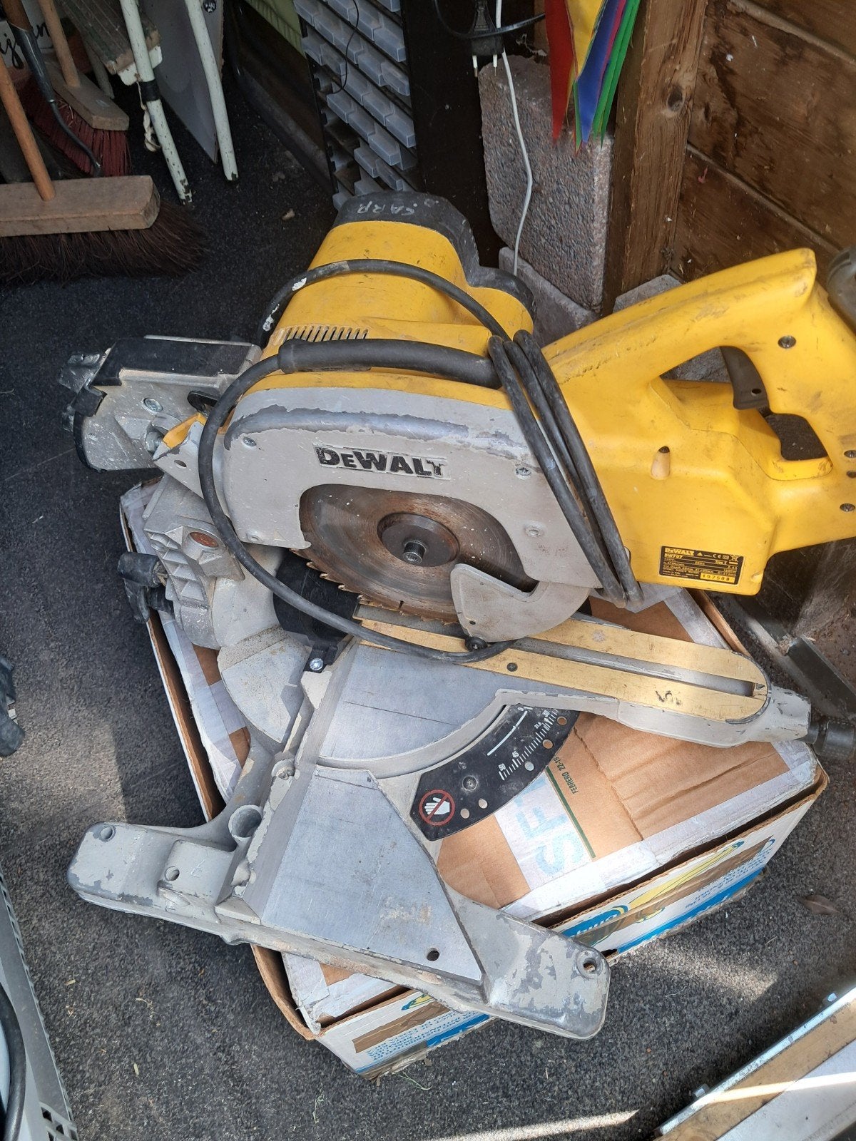 de walt grote zaagmachine, Ophalen, 1200 watt of meer, Afkortzaag, 70 mm of meer