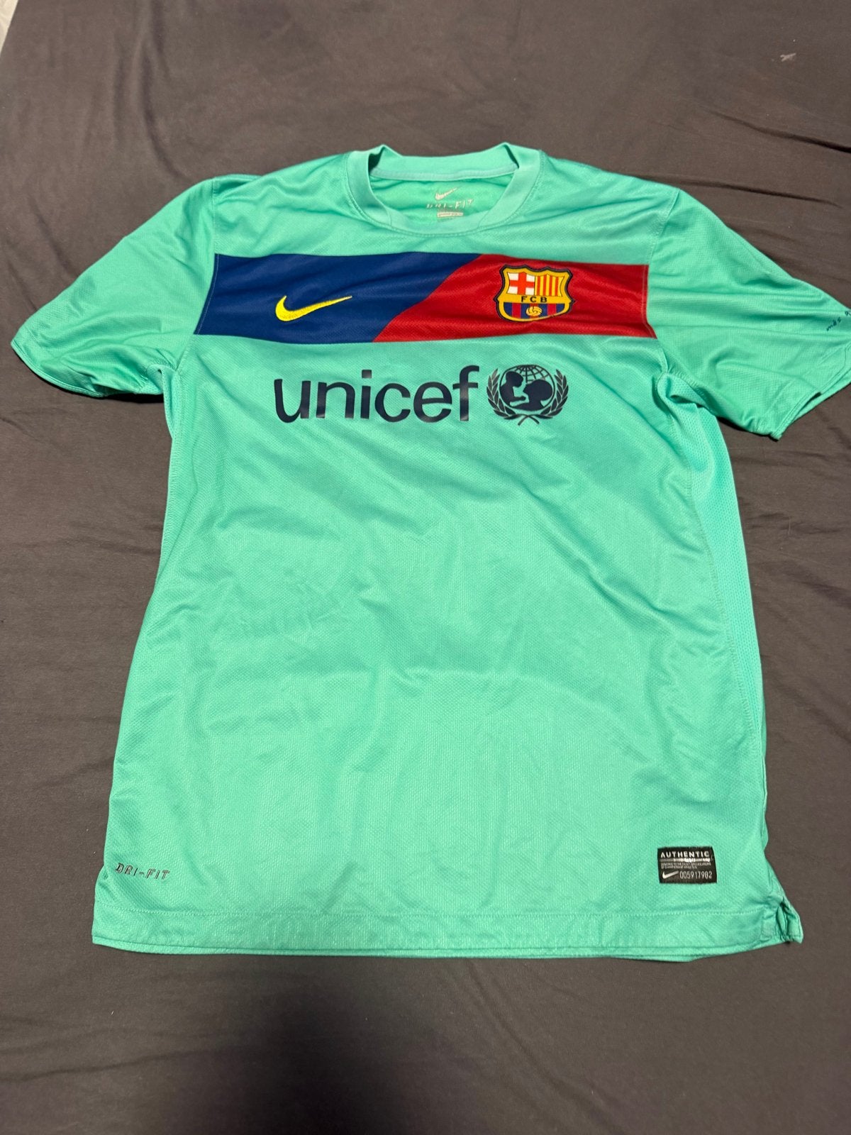 FC Barcelona uitshirt Piqué maat M, Maat M, Ophalen of Verzenden, Gebruikt, Shirt