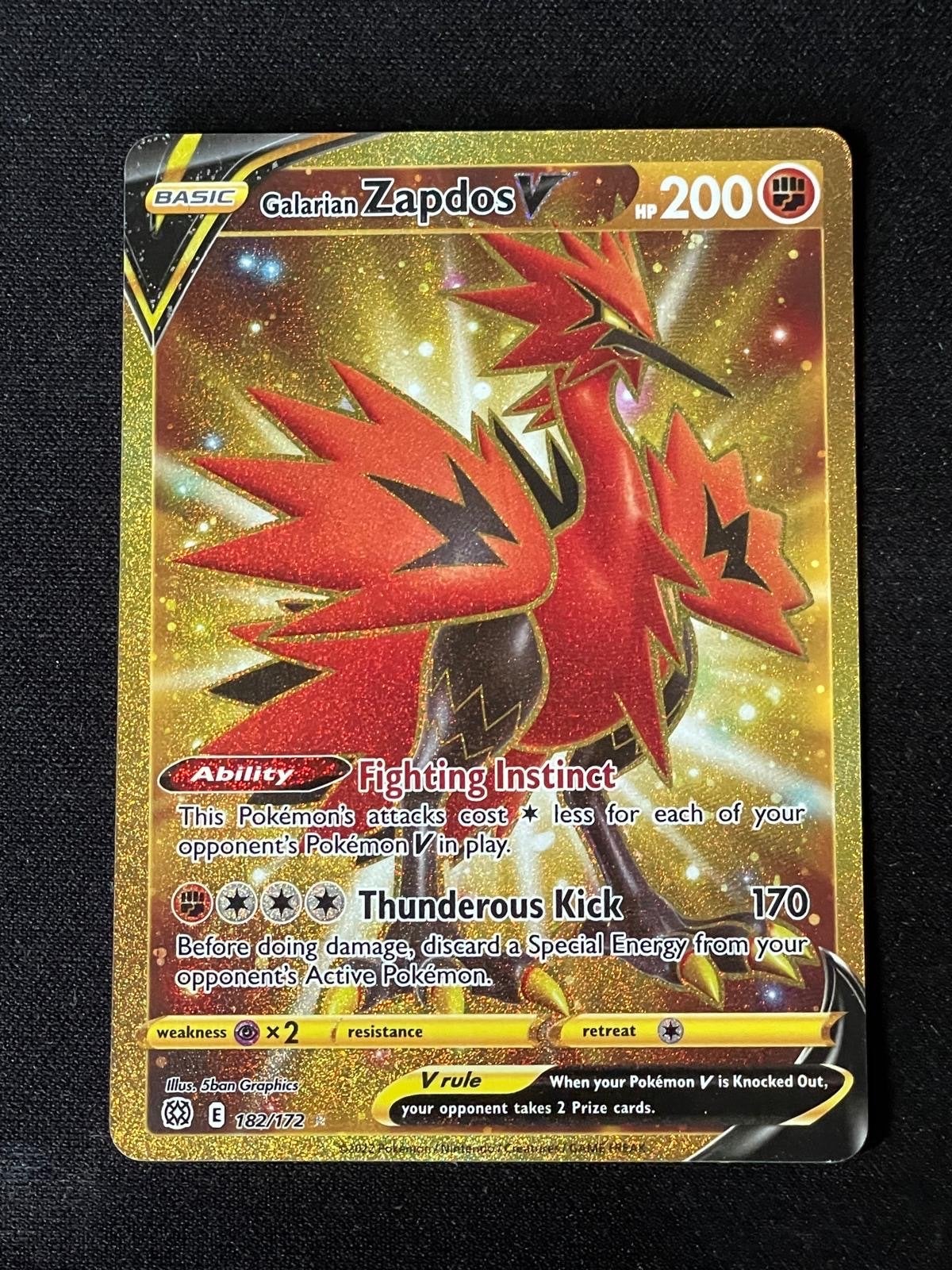 Galarian Zapdos V Pokémon Kaart - Full Art Gold, Hobby en Vrije tijd, Verzamelkaartspellen | Pokémon, Ophalen of Verzenden, Zo goed als nieuw