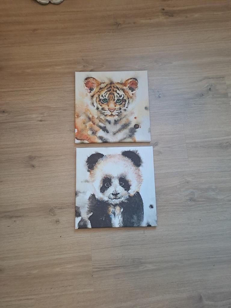 2 schilderijen welpje en baby panda., Ophalen of Verzenden