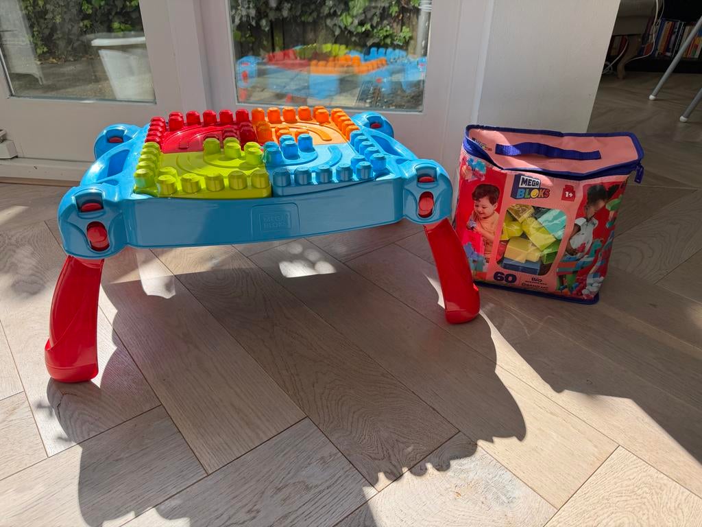 Megabloks bouwtafel met blokken, Ophalen, Zo goed als nieuw, Megabloks