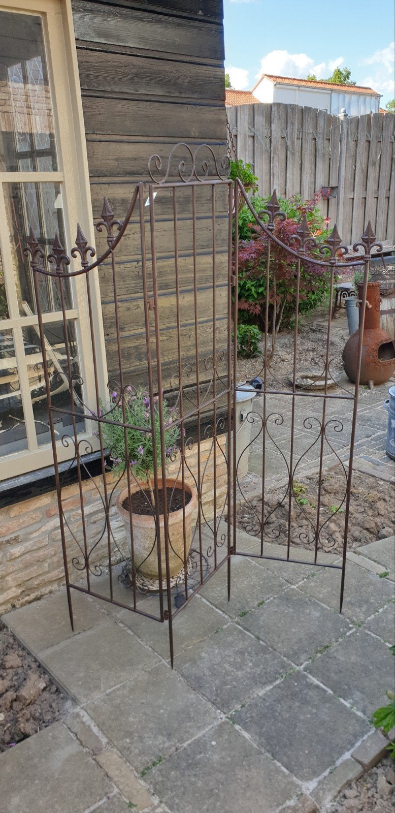 Decoratief ijzeren hekwerk 3 luik met franse lelie, Tuin en Terras, Tuinhekken en Hekwerk, Ophalen of Verzenden, Gebruikt, IJzer