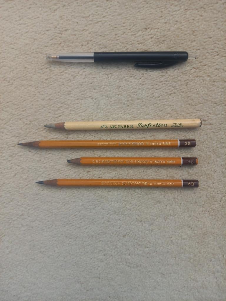 4 oude potloden HARDTMUTH / FABER, Verzamelen, Verzenden, Gebruikt