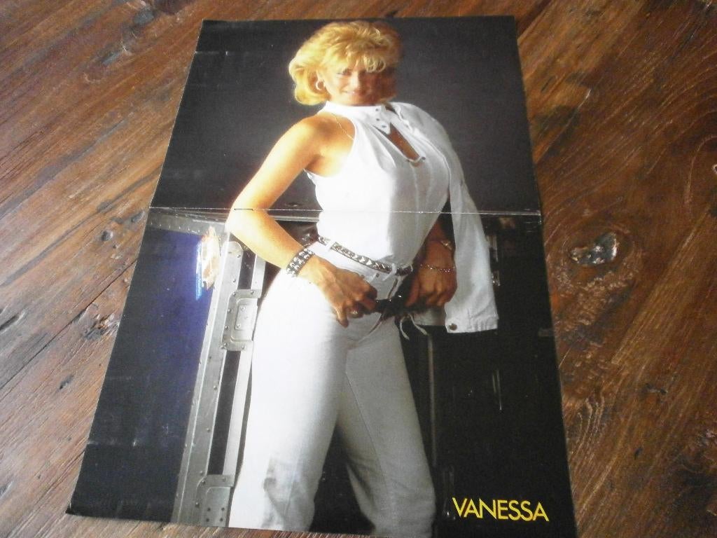 leuke a3 poster jaren 80 Vanessa ( witte kleding), Verzamelen, Posters, Verzenden, Zo goed als nieuw, A1 t/m A3, Muziek