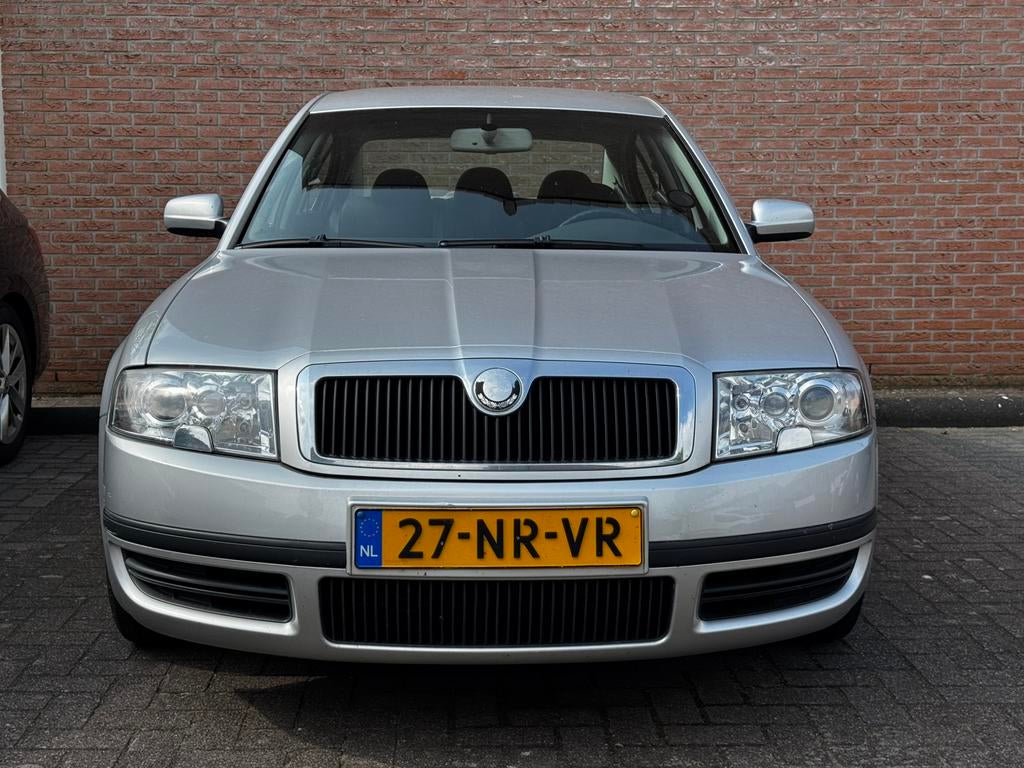 Skoda superb 2.0L benzine  (almere/assendelft), Stof, Zwart, 4 cilinders, 1984 cc