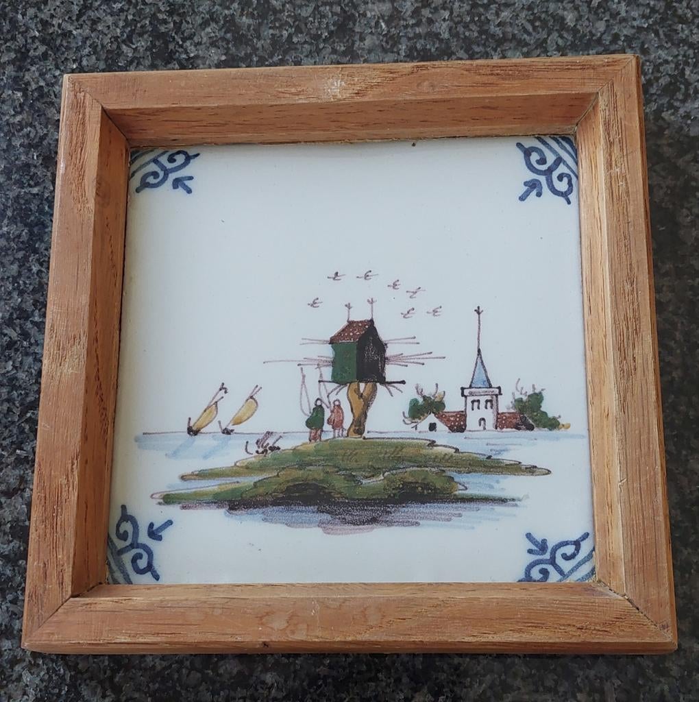 Duif, Duiven, Duiventil, Makkum tegel Tichelaar, gemerkt, Ophalen of Verzenden