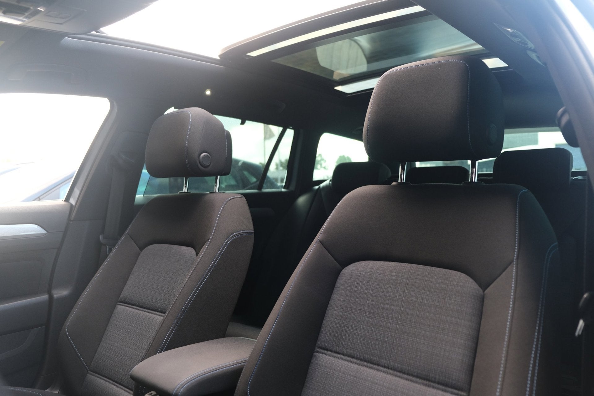 Volkswagen Passat 1.4 TSI PHEV GTE 218 PK Pano Trek Virtual, Stof, Gebruikt, 4 cilinders, Grijs