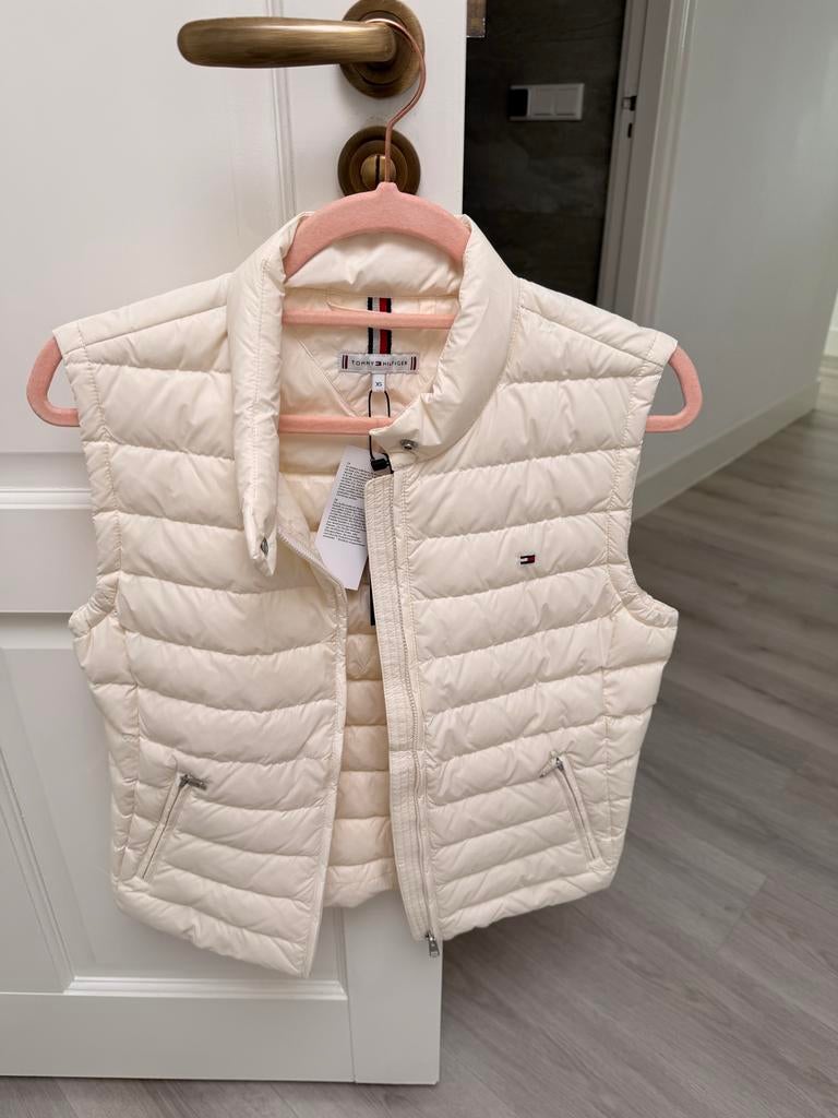 Mooie Tommy Hilfiger bodywarmer - Nieuw met kaartjes, Ophalen of Verzenden, Nieuw, Maat 34 (XS) of kleiner, Wit