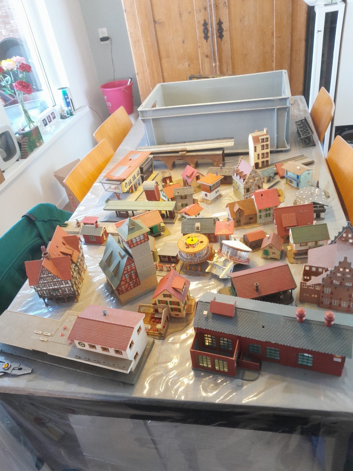 Modeltrein huisjes, grote volle doos, Hobby en Vrije tijd, Modeltreinen | H0, Ophalen of Verzenden, Gelijkstroom, Fleischmann