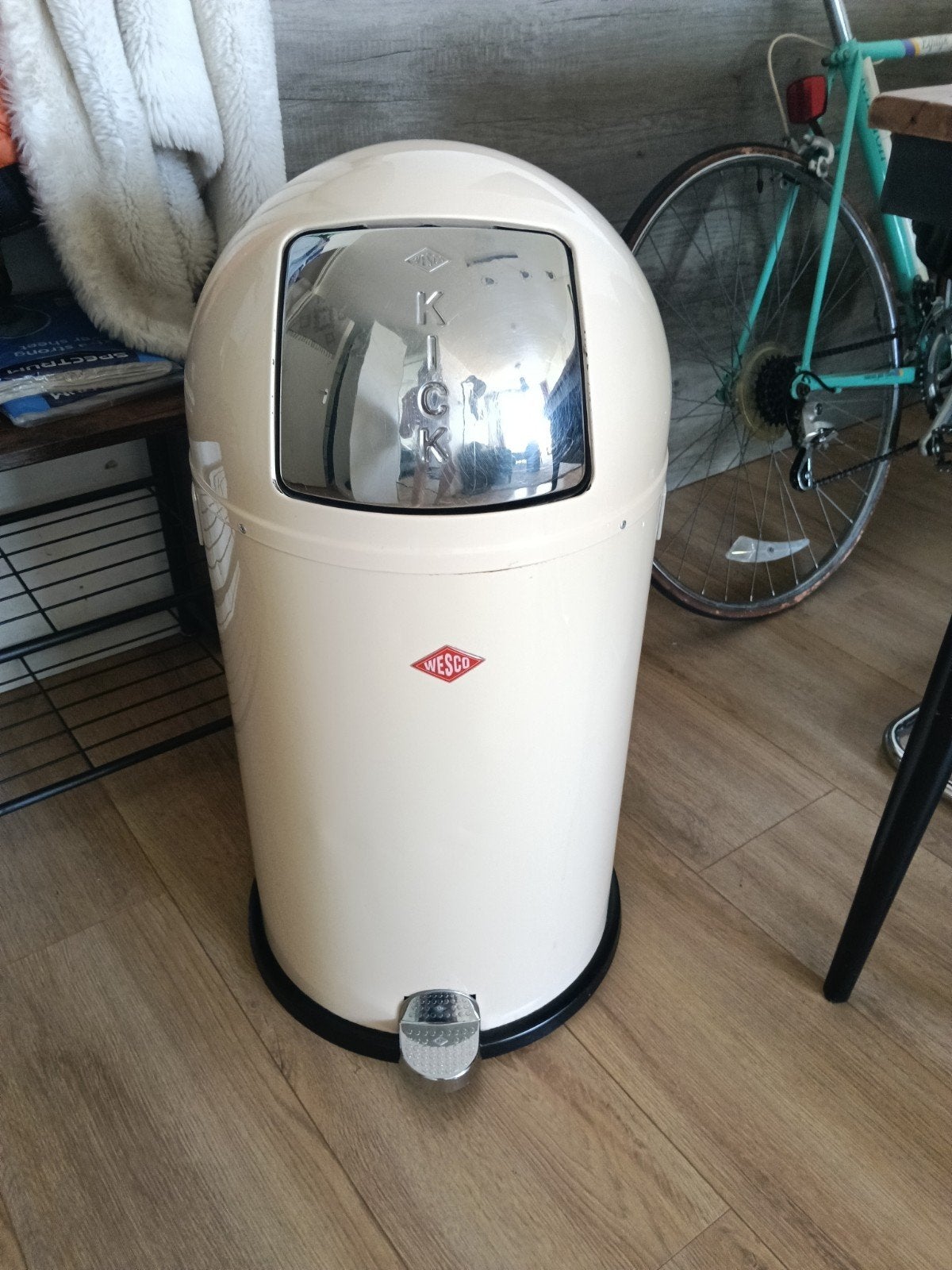 Wesco Kickmaster beige 50L nieuw, Huis en Inrichting, 40 liter of meer, Ophalen, Nieuw, Kunststof