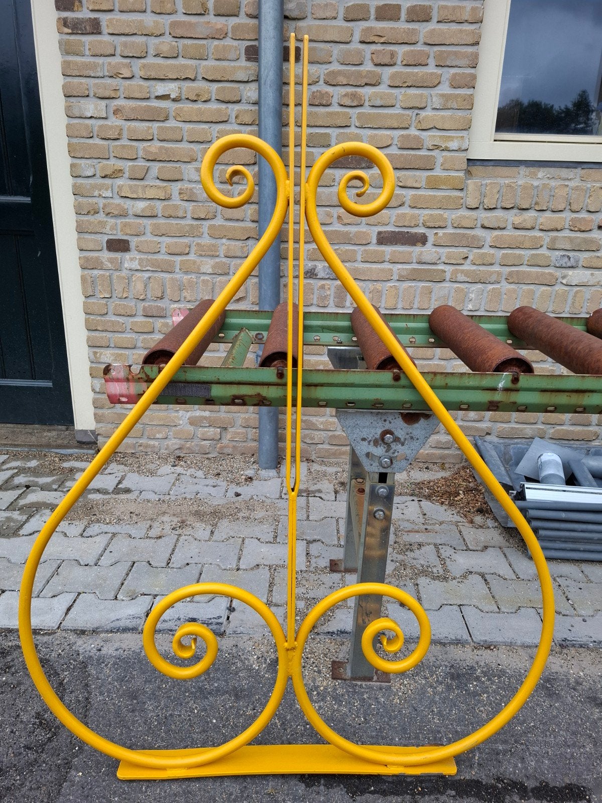 Smeedijzeren decoratieve elementen/reclamebord standaards, Ophalen, Gebruikt