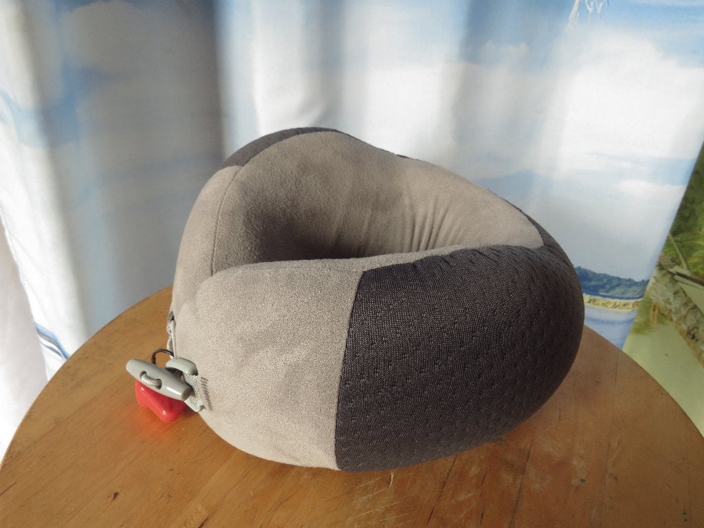 grijze memory foam nek kussen compact oprolbaar Boots, Overige merken, Gebruikt, Ophalen of Verzenden, Inclusief binnenkussen