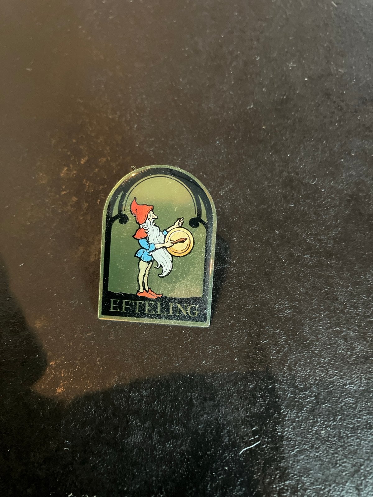 Efteling Pin Kabouter met Tamboerijn - Vintage Speldje, Ophalen of Verzenden, Gebruikt, Button of Speldje