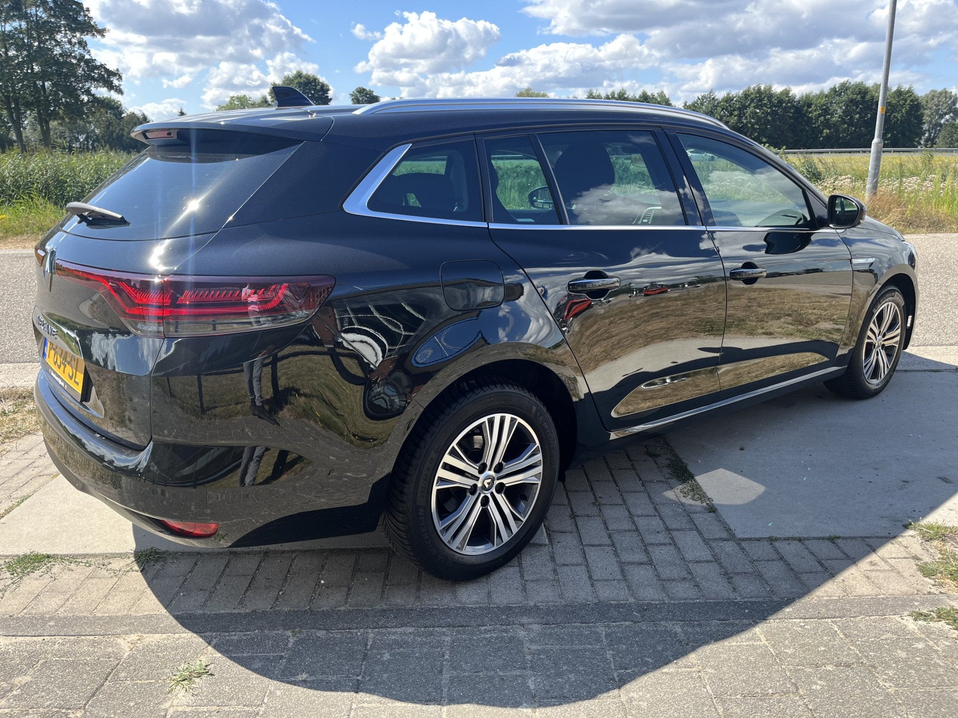 Renault Mégane Estate 1.3 TCe 141PK Intens / Automaat / Par, Auto's, Renault, Stof, Gebruikt, 4 cilinders, 1283 kg