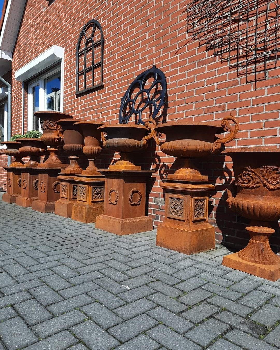 Gietijzeren tuinvazen tuinvaas bloempot bloembak op sokkel, Ophalen of Verzenden, Nieuw