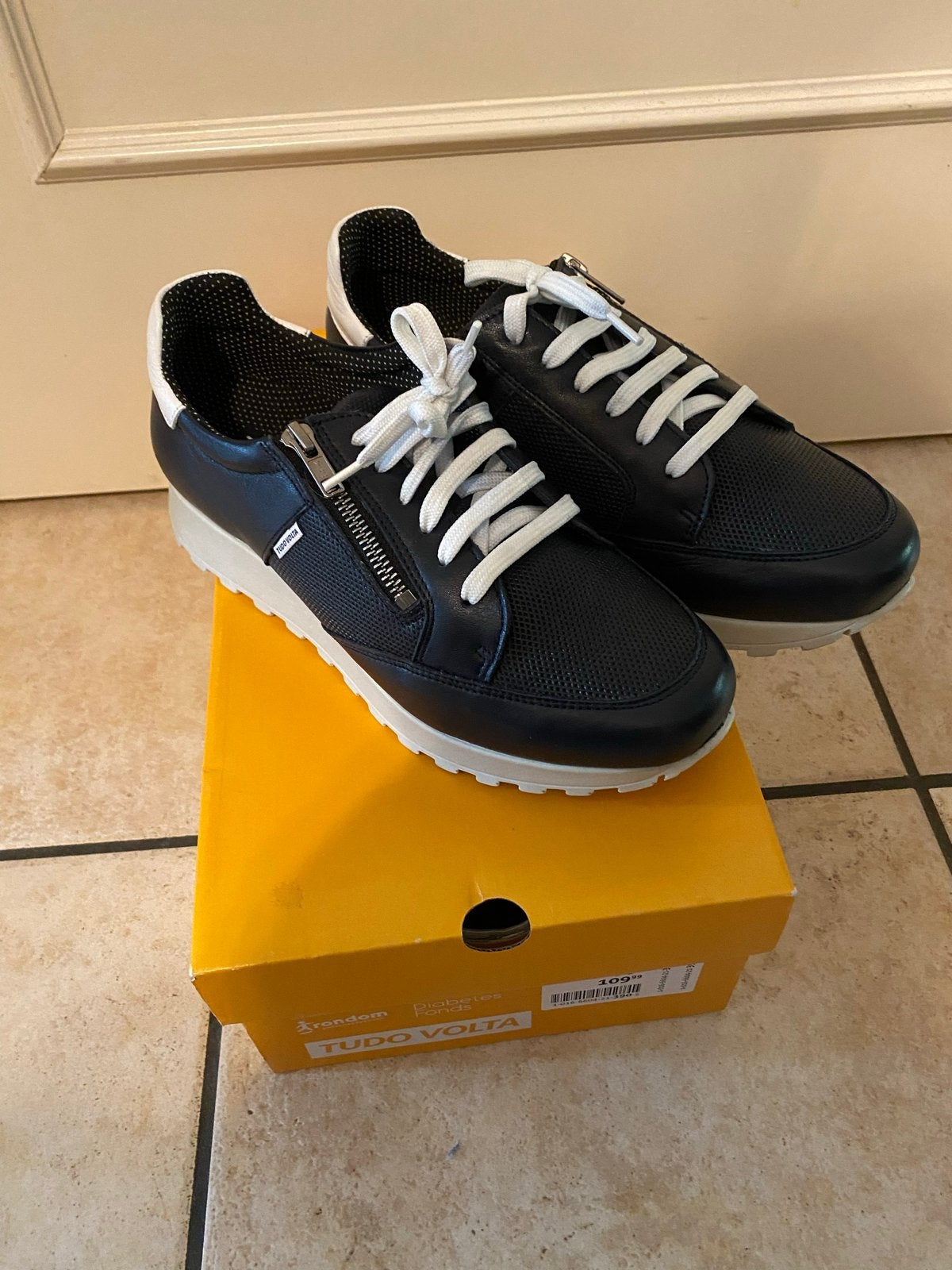 Tudo Volta sneakers - Maat 39 - Nieuw in doos, Ophalen of Verzenden, Nieuw, Zwart, Sneakers of Gympen