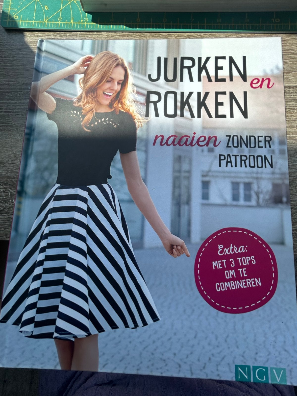 Naaiboeken: Jurken, Rokken, 200 Jurken, Beginnen met Naaien, Ophalen of Verzenden, Zo goed als nieuw, Borduren en Naaien