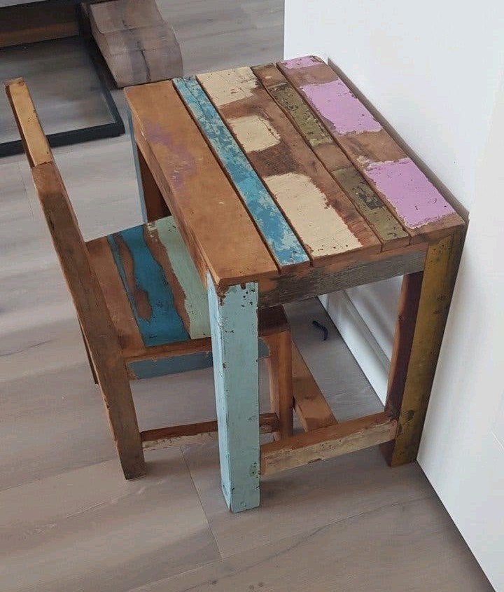 Unieke handgemaakte kinderbureau + stoel van gerecycled hout, Ophalen, Minder dan 50 cm, Gebruikt, Bohemian, gerecycled, speels