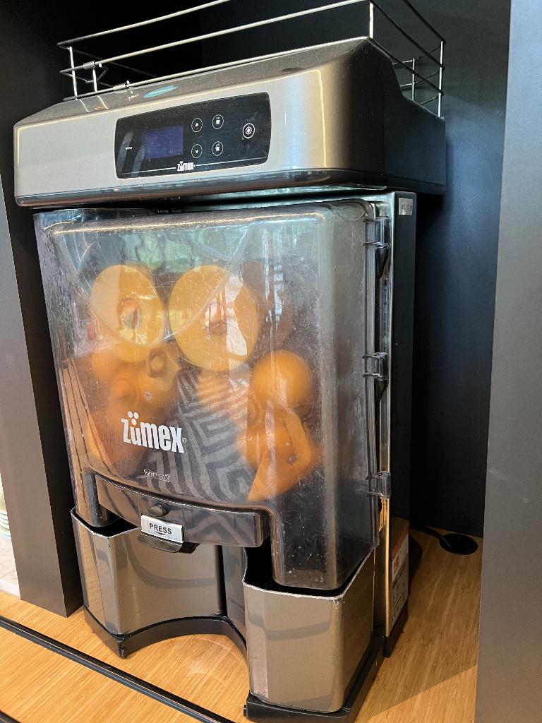 Zumex sinaasappelpers VERSATILE PRO, Ophalen, Gebruikt, Elektrisch, Citruspers