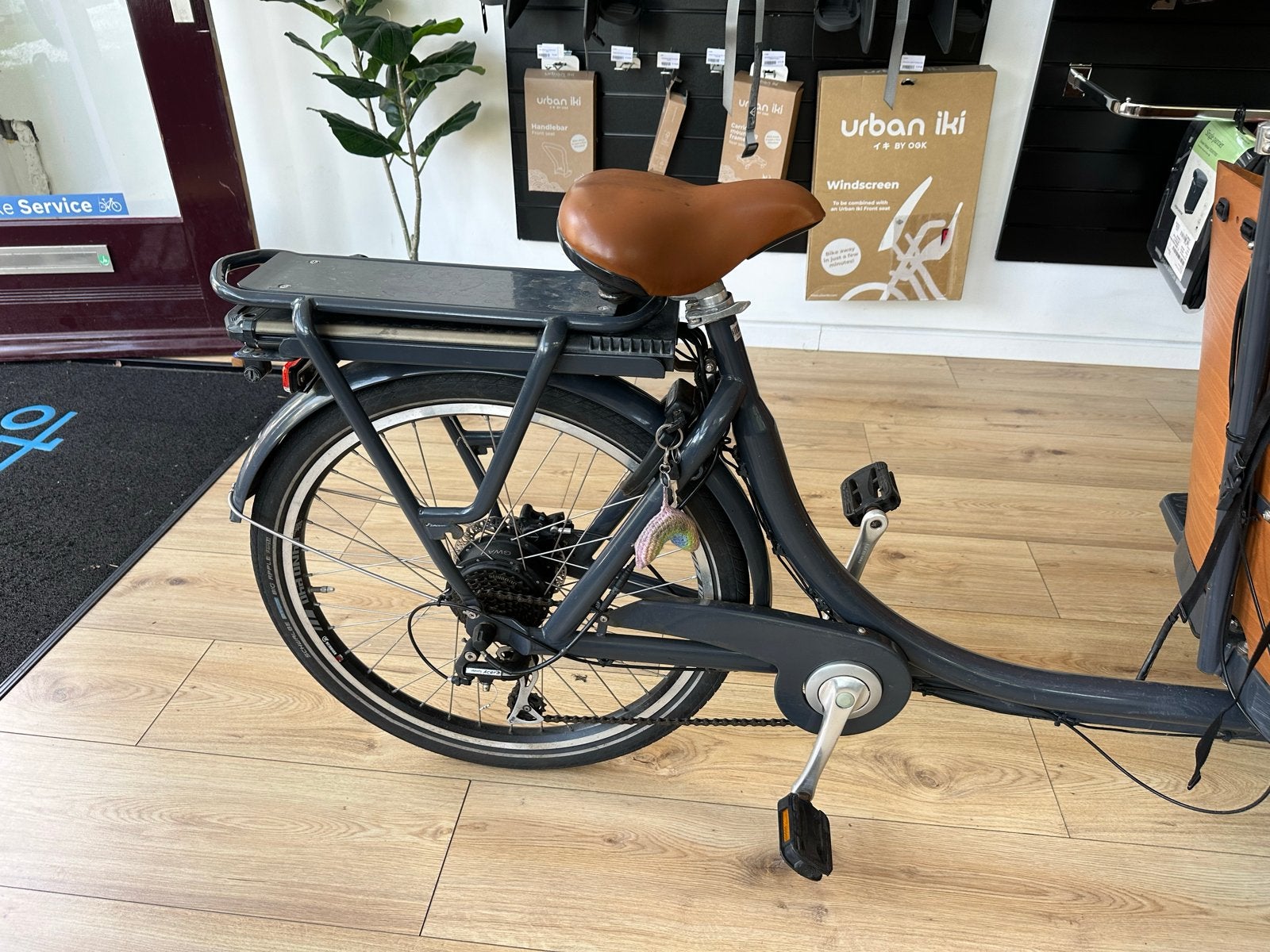 Elektrische Babboe Curve bakfiets met nieuwe regenhoes, Fietsen en Brommers, Fietsen | Bakfietsen, Overige merken, Gebruikt, Info@babboe.nl