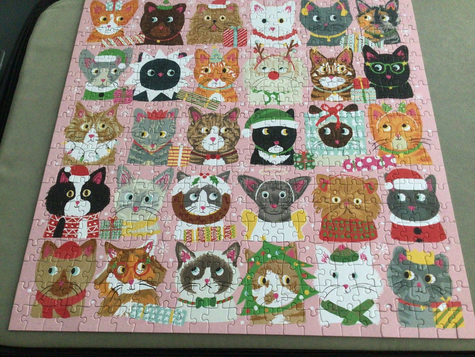 Legpuzzel Festive fur balls van Galison, Ophalen of Verzenden, 500 t/m 1500 stukjes, Zo goed als nieuw, Legpuzzel