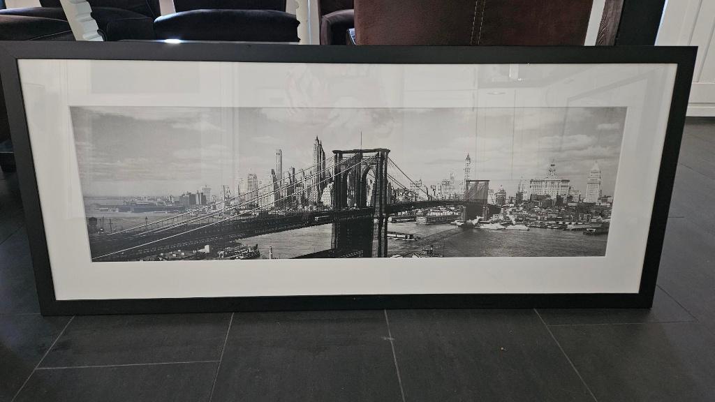 Foto van brug (NYC) in zwart/wit met zwarte lijst, Ophalen, Zo goed als nieuw, 100 tot 125 cm, Schilderij