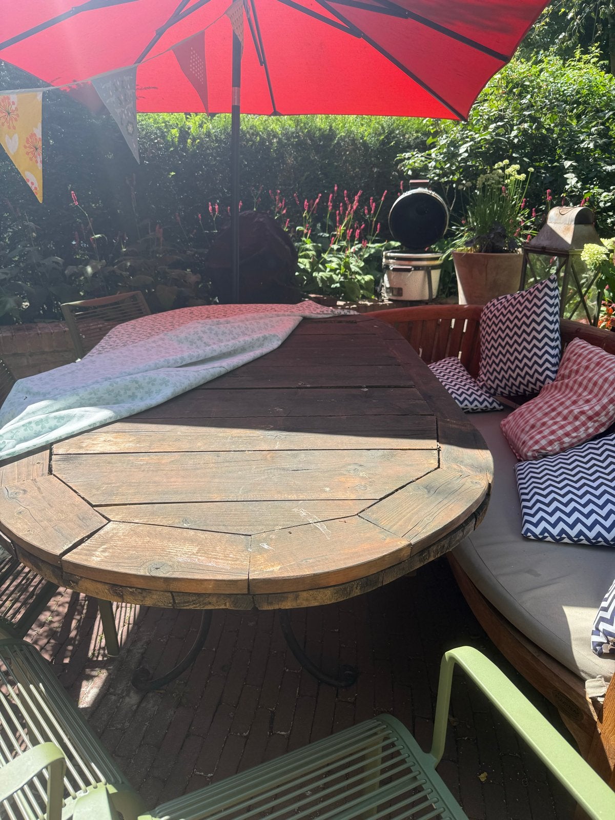 Houten tuintafel met metalen onderstel, Ophalen, Gebruikt, Ovaal, Hout