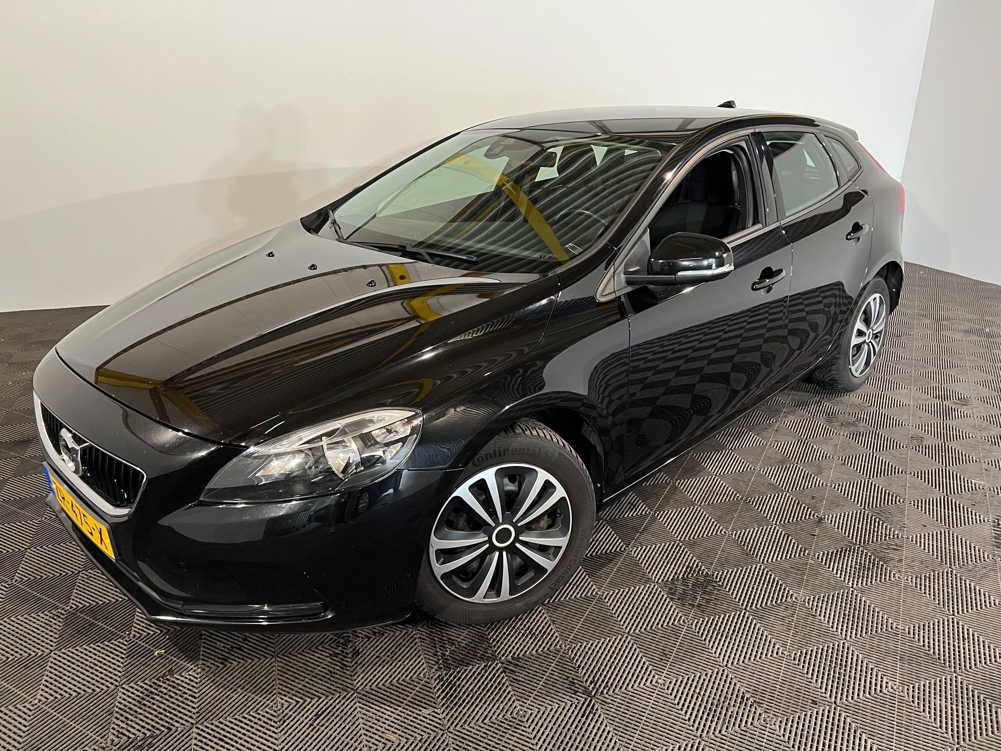 Volvo V40 2.0 D2 Inscription, Voorwielaandrijving, Gebruikt, Euro 6, 4 cilinders