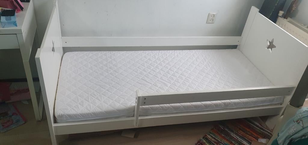 Kinderbed met matras en lattenbodem - Wit met sterren, Gebruikt, 70 tot 85 cm, 160 tot 180 cm, Ophalen