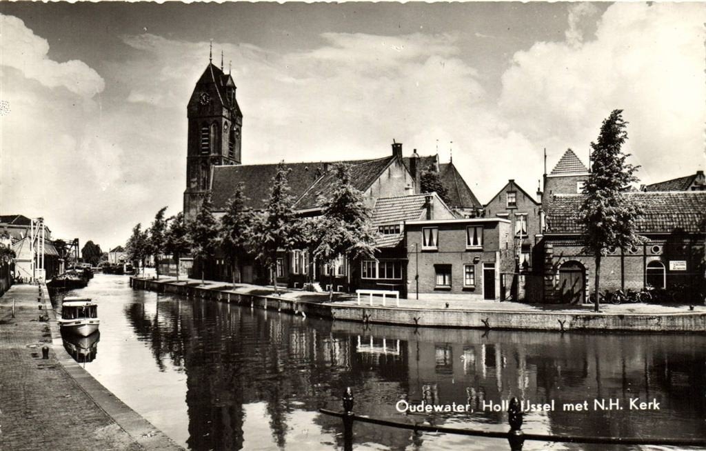 Oudewater, Holl. IJssel met N.H. Kerk - ongelopen, Ophalen of Verzenden, 1960 tot 1980, Ongelopen, Zuid-Holland