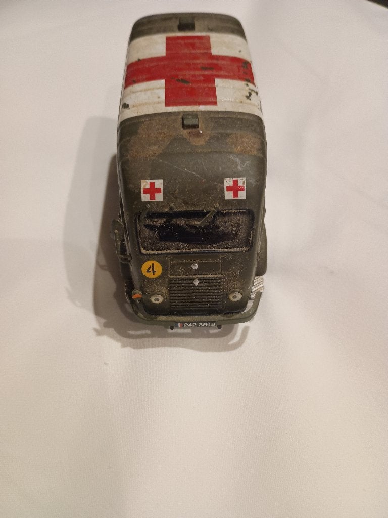 Renault R2087 Ambulance militaire - 1 43 truck, Verzenden, Landmacht, Overige gebieden, Miniatuur of Beeldje