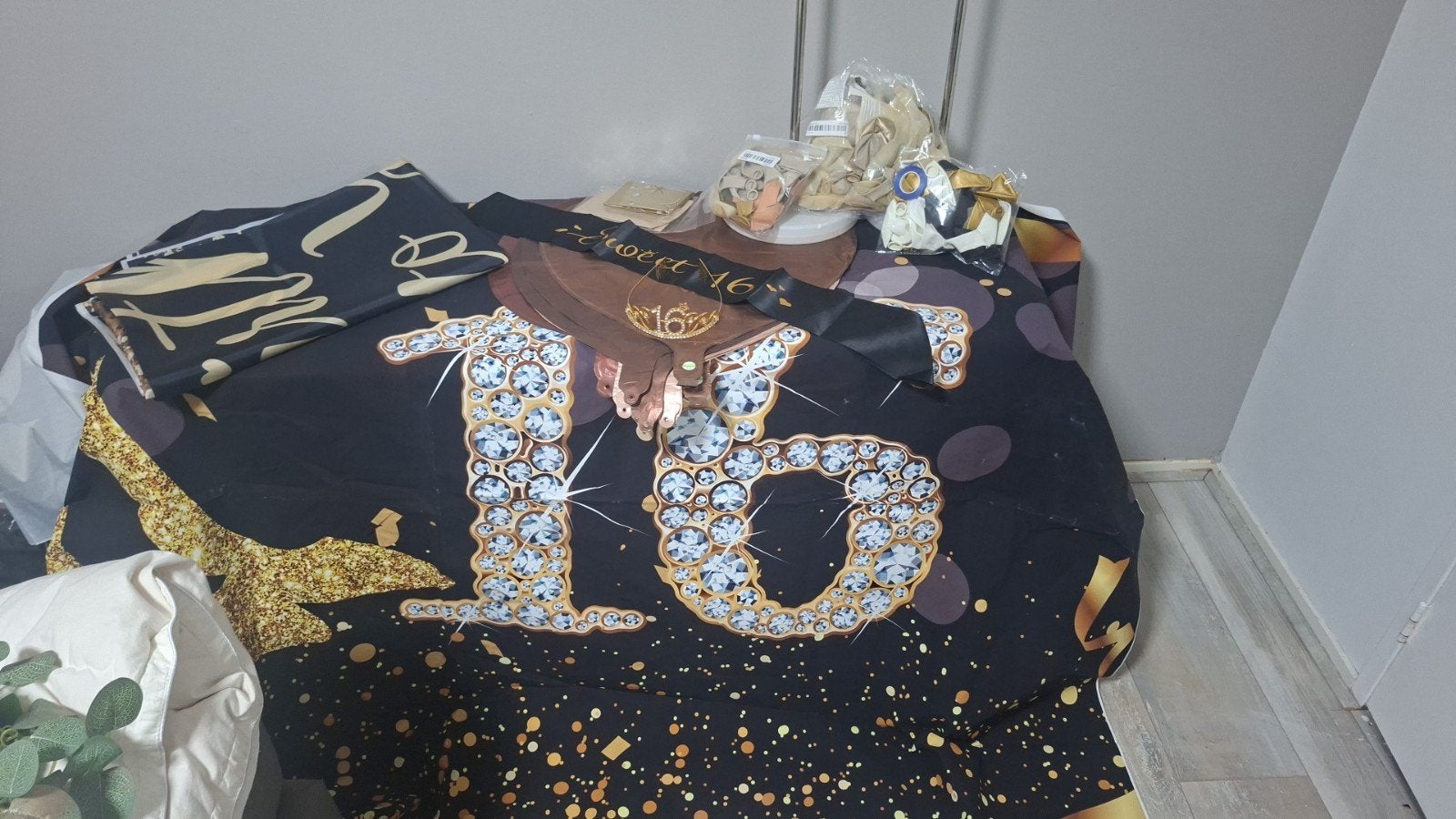 Sweet 16 zwart/ goud versiering, Ophalen, Zo goed als nieuw, Versiering, Verjaardag