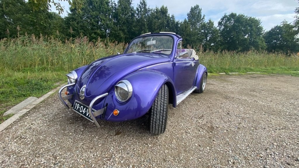 Paarse Volkswagen Kever oldtimer (1972), foto 5