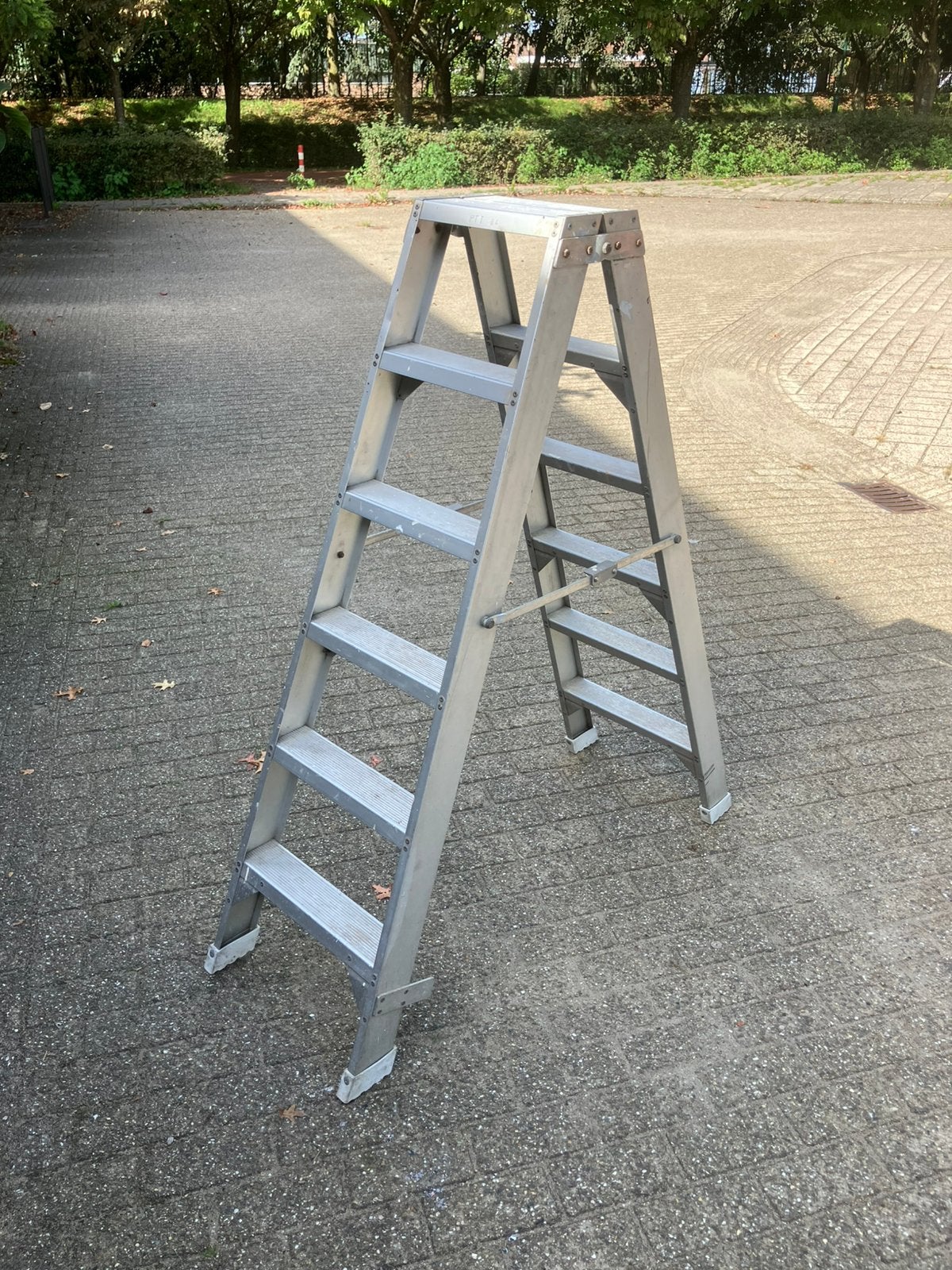 Trap aluminium 6 tredes dubbel beloopbaar zeer stabiel, Doe-het-zelf en Verbouw, Ophalen, Gebruikt, Trap, Opvouwbaar of Inschuifbaar