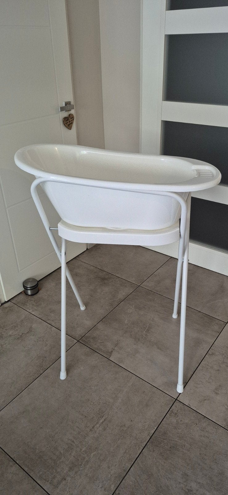Wit baby badje met standaard en accessoires, Kinderen en Baby's, Badjes en Verzorging, Gebruikt, Badje, Standaard, Ophalen