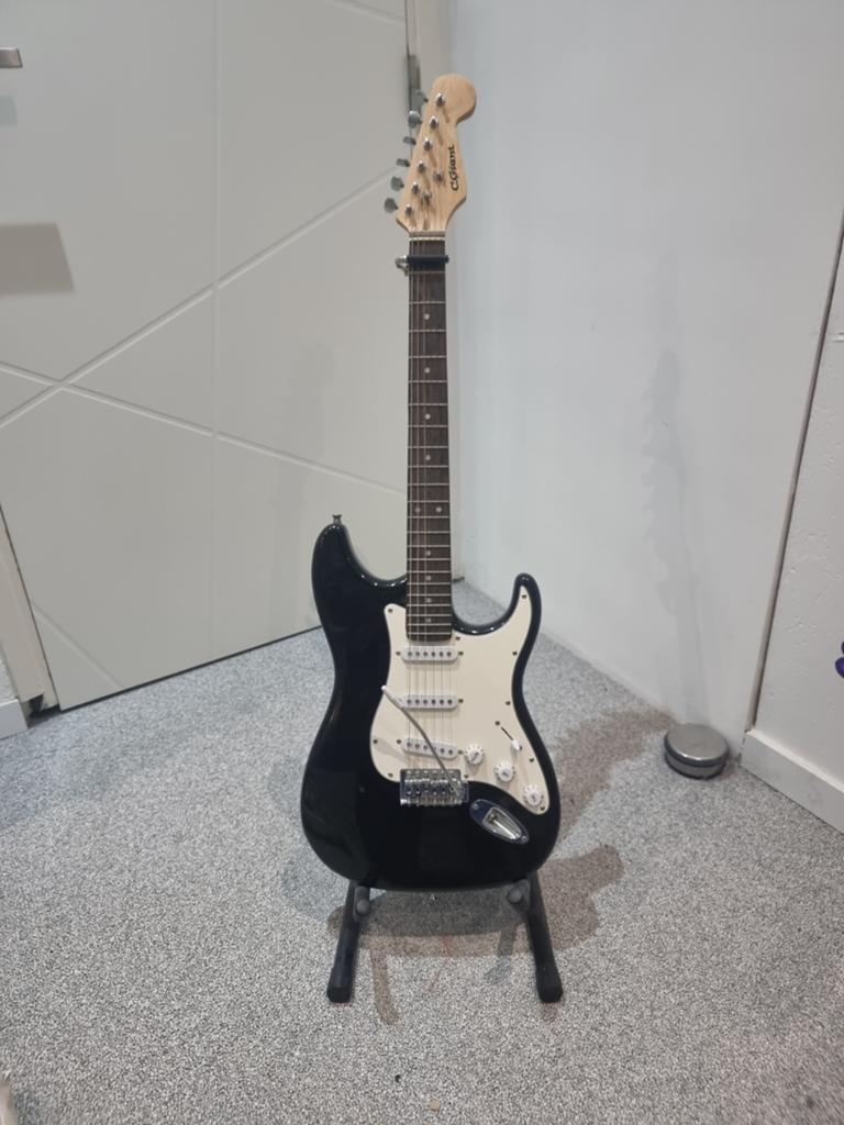 C.Giant Gitaar met standaard en capo, Ophalen, Gebruikt, Solid body, Overige merken