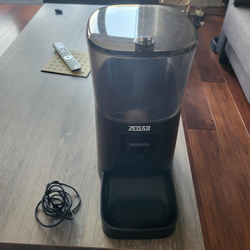 Feeder A600 van Zedar. Nieuwere model., Dieren en Toebehoren, Ophalen of Verzenden, Kat